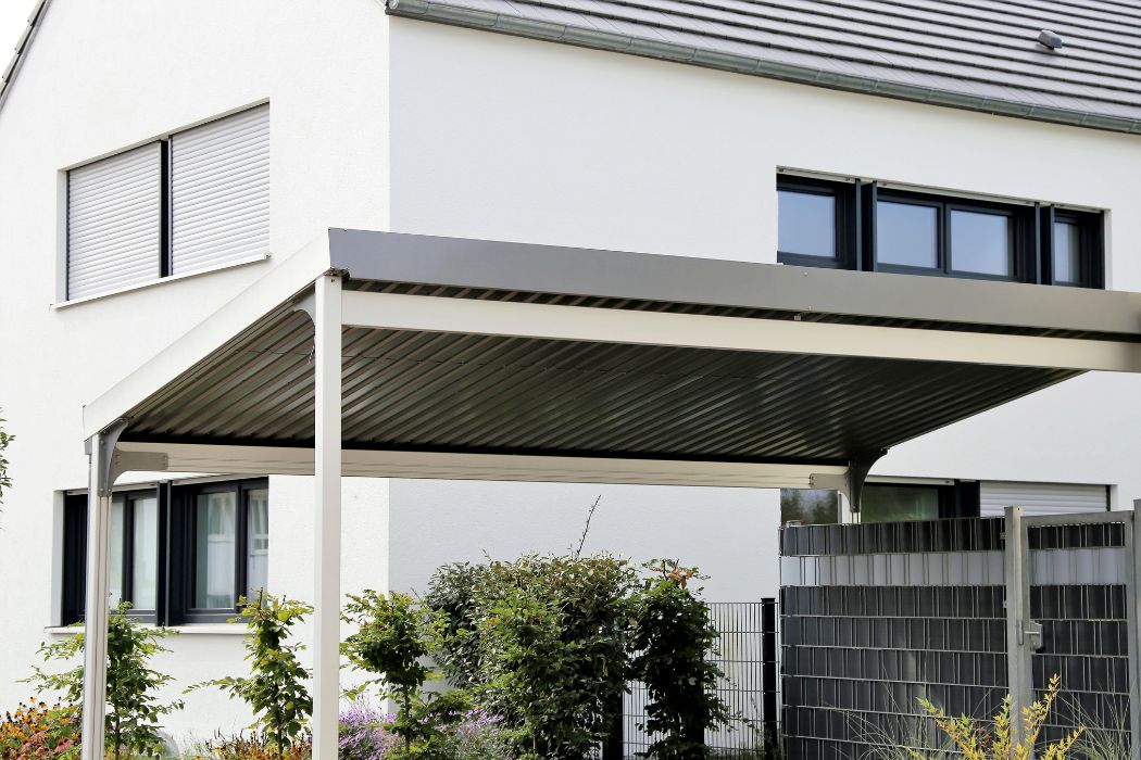 Bauvorschriften beim Anbau von Carport, Gartenhaus und Co.