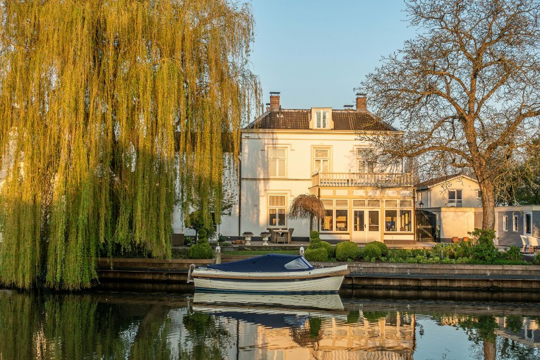 Wassergrundstück: Haus am Wasser